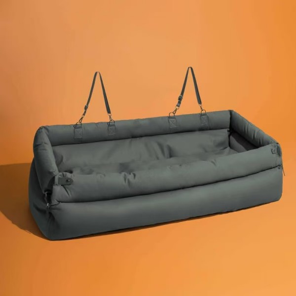 Full-width padded travel-bed format without rigid footwell support